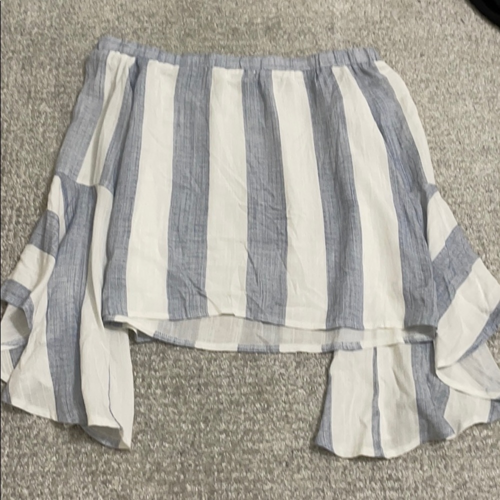 LF off the shoulder top - Picture 2 of 3
